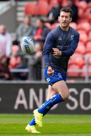 Photo for Stefan Ratchford of Warrington Wolves warms up before  before the Betfred Challenge Cup Quarter Final match St Helens vs Warrington Wolves at Totally Wicked Stadium, St Helens, United Kingdom, 14th April 202 - Royalty Free Image