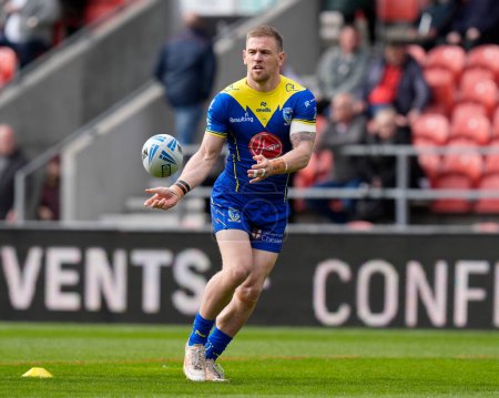 Photo for Matt Dufty of Warrington Wolves warms up before the Betfred Challenge Cup Quarter Final match St Helens vs Warrington Wolves at Totally Wicked Stadium, St Helens, United Kingdom, 14th April 202 - Royalty Free Image