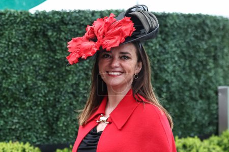 Photo for A racegoervwearing a red dress and a black hat with a big red flower arrives during the Randox Grand National Day 2024 at Aintree Racecourse, Liverpool, United Kingdom, 13th April 202 - Royalty Free Image