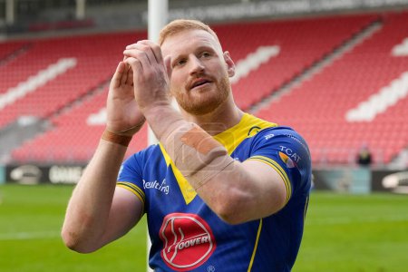 Photo for Joe Bullock of Warrington Wolves salutes the fans after the Betfred Challenge Cup Quarter Final match St Helens vs Warrington Wolves at Totally Wicked Stadium, St Helens, United Kingdom, 14th April 202 - Royalty Free Image