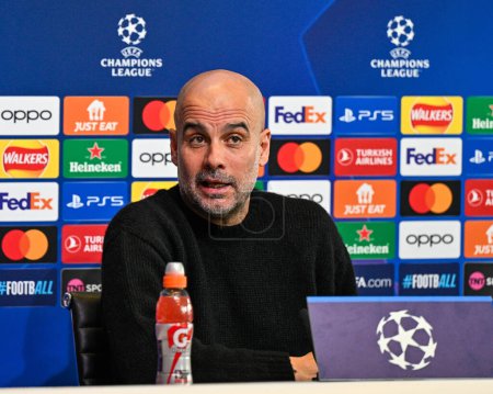 Téléchargez les photos : Pep Guardiola Manager de Manchester City lors de la conférence de presse de la Manchester City Champions League au Joie Stadium, Manchester, Royaume-Uni, 16 avril 202 - en image libre de droit