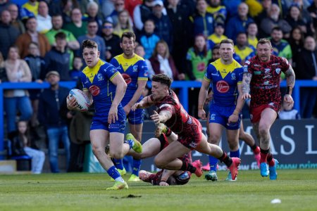 Photo for Josh Thewlis of Warrington Wolves makes a break during the Betfred Super League Round 8 match Warrington Wolves vs Leigh Leopards at Halliwell Jones Stadium, Warrington, United Kingdom, 20th April 202 - Royalty Free Image