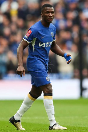 Photo for Moiss Caicedo of Chelsea during the Emirates FA Cup Semi-Final match Manchester City vs Chelsea at Wembley Stadium, London, United Kingdom, 20th April 2024 - Royalty Free Image