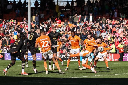 Photo for Adam Phillips of Barnsley scores to make it 3-2 during the Sky Bet League 1 match Blackpool vs Barnsley at Bloomfield Road, Blackpool, United Kingdom, 20th April 202 - Royalty Free Image
