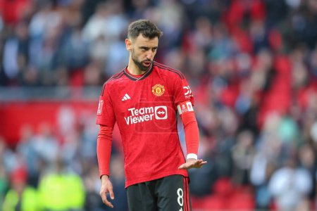Photo for Bruno Fernandes of Manchester United encourages Andr Onana of Manchester United during the penalty shootout, during the Emirates FA Cup Semi-Final match Coventry City vs Manchester United at Wembley Stadium, London, United Kingdom, 21st April 2024 - Royalty Free Image