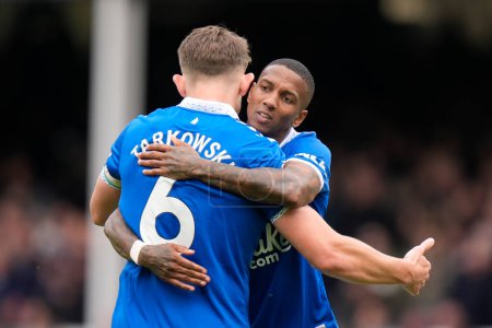 Photo for Ashley Young of Everton celebrates victory with James Tarkowski during the Premier League match Everton vs Nottingham Forest at Goodison Park, Liverpool, United Kingdom, 21st April 202 - Royalty Free Image