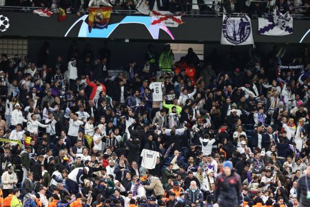 Téléchargez les photos : Fans du Real Madrid célébrant après le match lors du quart de finale de l'UEFA Champions League Manchester City vs Real Madrid au Etihad Stadium, Manchester, Royaume-Uni, 17 avril 202 - en image libre de droit
