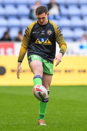 Photo for Jack Broadbent of Castleford Tigers during pre match warm up ahead of the Betfred Super League Round 8 match Wigan Warriors vs Castleford Tigers at DW Stadium, Wigan, United Kingdom, 19th April 202 - Royalty Free Image