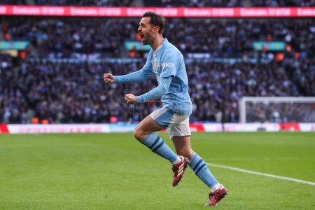 Photo for Bernardo Silva of Manchester City celebrates his goal to make it 1-0 during the Emirates FA Cup Semi-Final match Manchester City vs Chelsea at Wembley Stadium, London, United Kingdom, 20th April 202 - Royalty Free Image