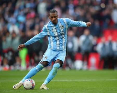 Photo for Haji Wright of Coventry City strikes his penalty during the penalty shootout, during the Emirates FA Cup Semi-Final match Coventry City vs Manchester United at Wembley Stadium, London, United Kingdom, 21st April 202 - Royalty Free Image