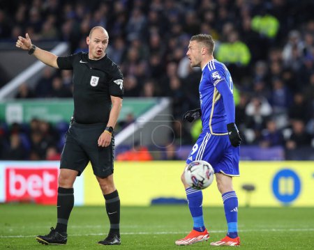 Photo for Referee Robert Madley speaks to Jamie Vardy of Leicester City during the Sky Bet Championship match Leicester City vs Southampton at King Power Stadium, Leicester, United Kingdom, 23rd April 202 - Royalty Free Image