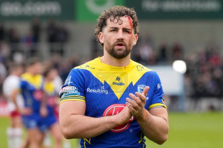 Photo for Toby King of Warrington Wolves salutes the fans after the Betfred Super League Round 9 match Salford Red Devils vs Warrington Wolves at Salford Community Stadium, Eccles, United Kingdom, 27th April 202 - Royalty Free Image