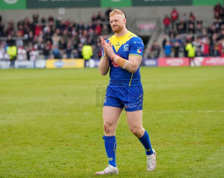 Photo for Joe Bullock of Warrington Wolves salutes the fans after the Betfred Super League Round 9 match Salford Red Devils vs Warrington Wolves at Salford Community Stadium, Eccles, United Kingdom, 27th April 202 - Royalty Free Image