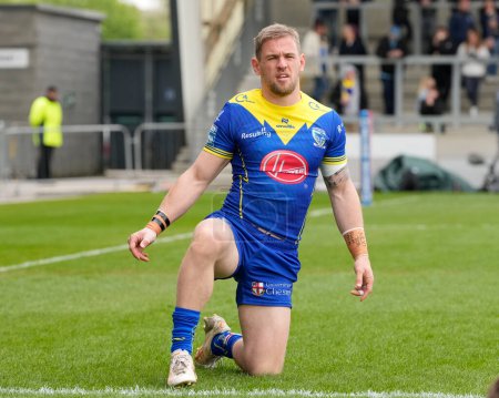 Photo for Matt Dufty of Warrington Wolves warms up before the Betfred Super League Round 9 match Salford Red Devils vs Warrington Wolves at Salford Community Stadium, Eccles, United Kingdom, 27th April 202 - Royalty Free Image
