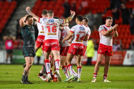 Photo for Jonny Lomax of St. Helens celebrates his drop goal in the last minute to win the Betfred Super League Round 9 match St Helens vs Huddersfield Giants at Totally Wicked Stadium, St Helens, United Kingdom, 25th April 202 - Royalty Free Image