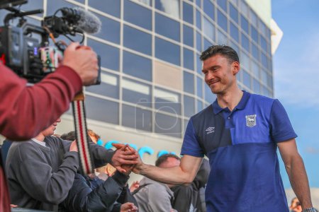 Photo for Kieffer Moore of Ipswich Town arrives during the Sky Bet Championship match Coventry City vs Ipswich Town at Coventry Building Society Arena, Coventry, United Kingdom, 30th April 202 - Royalty Free Image