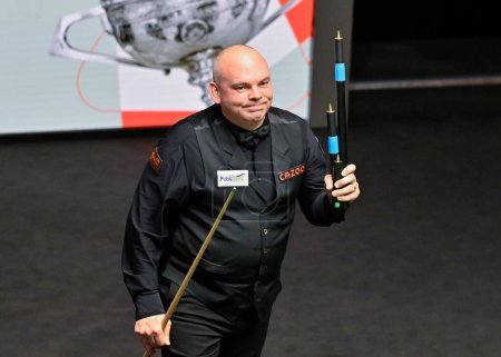 Photo for Stuart Bingham celebrates his victory over Ronnie OSullivan, during the Cazoo World Championships 2024 at Crucible Theatre, Sheffield, United Kingdom, 1st May 2024 - Royalty Free Image