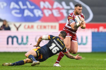 Photo for Kaide Ellis of Wigan Warriors breaks past Romain Navarrete of Catalan Dragons during the Betfred Super League Round 10 match Wigan Warriors vs Catalans Dragons at DW Stadium, Wigan, United Kingdom, 2nd May 2024 - Royalty Free Image