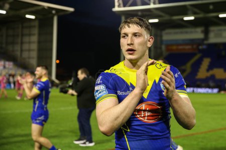 Photo for Matty Nicholson of Warrington Wolves applauds the home fans after the Betfred Super League Round 11 match Warrington Wolves vs Hull KR at Halliwell Jones Stadium, Warrington, United Kingdom, 9th May 2024 - Royalty Free Image
