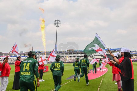 Téléchargez les photos : Le Pakistan sur le terrain avant le premier match international T20 Angleterre femmes vs Pakistan femmes à Edgbaston, Birmingham, Royaume-Uni, 11 mai 2024 - en image libre de droit