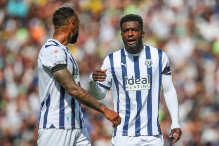 Photo for Cedric Kipre of West Browmich Albion talks to Kyle Bartley of West Bromwich Albion during the Sky Bet Championship Play-Off Semi-Final First Leg match West Bromwich Albion vs Southampton at The Hawthorns, West Bromwich, United Kingdom, 12th May 2024 - Royalty Free Image