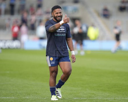 Photo for Sale Sharks centre Manu Tuilagi gives a thumbs up to the fans as he warms up before the Gallagher Premiership match Sale Sharks vs Leicester Tigers at Salford Community Stadium, Eccles, United Kingdom, 10th May 2024 - Royalty Free Image