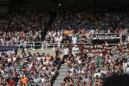 Téléchargez les photos : Les fans de Newcastle lors du match de Premier League Newcastle United vs Brighton et Hove Albion à St. James's Park, Newcastle, Royaume-Uni, 11 mai 2024 - en image libre de droit