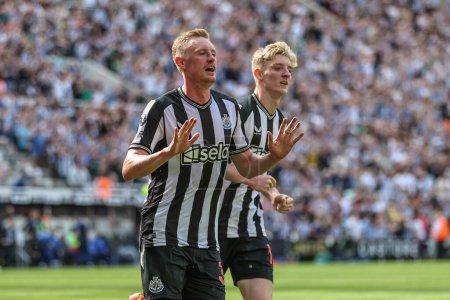 Photo for Sean Longstaff of Newcastle United celebrates his goal to make it 1-1 during the Premier League match Newcastle United vs Brighton and Hove Albion at St. James's Park, Newcastle, United Kingdom, 11th May 2024 - Royalty Free Image