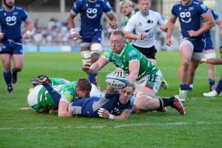 Photo for Sale Sharks scrum-half Gus Warr dives over to score a try during the Gallagher Premiership match Sale Sharks vs Leicester Tigers at Salford Community Stadium, Eccles, United Kingdom, 10th May 2024 - Royalty Free Image
