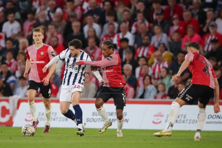 Photo for Mikey Johnston of West Bromwich Albion holds off Kyle Walker-Peters of Southampton, during Sky Bet Championship Play-Off Semi-Final Second Leg match Southampton vs West Bromwich Albion at St Mary's Stadium, Southampton, United Kingdom, 17th May 2024 - Royalty Free Image