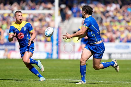 Photo for Toby King passes ball to Josh Drinkwater of Warrington Wolves for him to score try during the Betfred Challenge Cup Semi-Final match Huddersfield Giants vs Warrington Wolves at Totally Wicked Stadium, St Helens, United Kingdom, 19th May 2024 - Royalty Free Image
