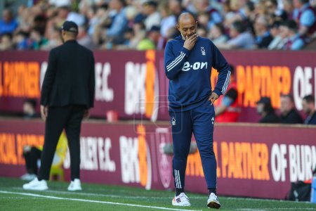 Photo for Nuno Esprito Santo manager of Nottingham Forest reacts during the Premier League match Burnley vs Nottingham Forest at Turf Moor, Burnley, United Kingdom, 19th May 2024 - Royalty Free Image