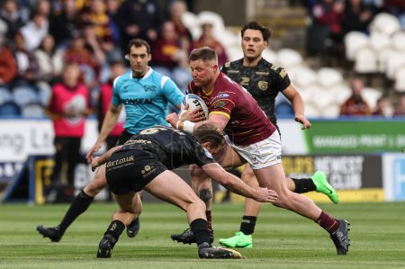 Photo for Luke Yates of Huddersfield Giants is tackled by Matt Moylan of Leigh Leopards during the Betfred Super League Round 12 match Huddersfield Giants vs Leigh Leopards at John Smith's Stadium, Huddersfield, United Kingdom, 24th May 2024 - Royalty Free Image