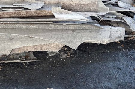 Téléchargez les photos : Béton brisé et asphalte comme fond, gros plan de la photo - en image libre de droit