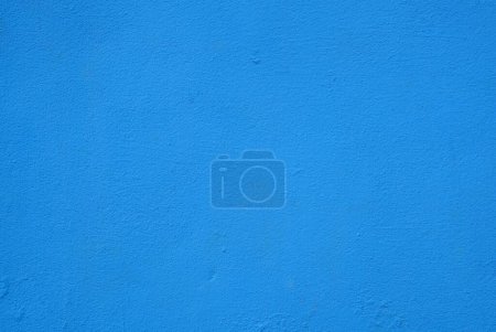 Téléchargez les photos : Une peinture bleue sur un mur bleu, fond abstrait pour le design. - en image libre de droit