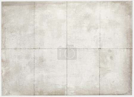 Téléchargez les photos : Gros plan de vieux papiers pliés en huit, isolés en blanc - en image libre de droit