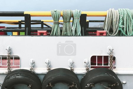 Téléchargez les photos : Détail du bateau amarré au port, mer - en image libre de droit