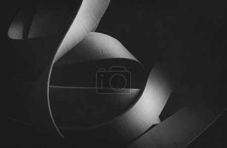 Foto de Primer plano de franjas fluidas sobre fondo negro, abstracto - Imagen libre de derechos