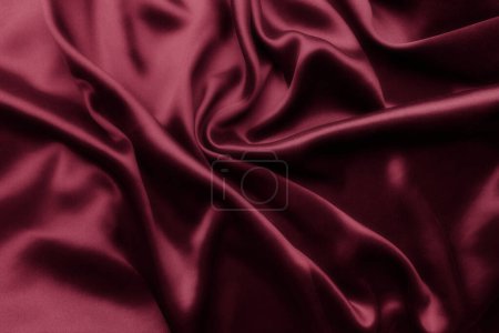 Téléchargez les photos : Élégante soie satinée rouge avec vagues, fond abstrait - en image libre de droit