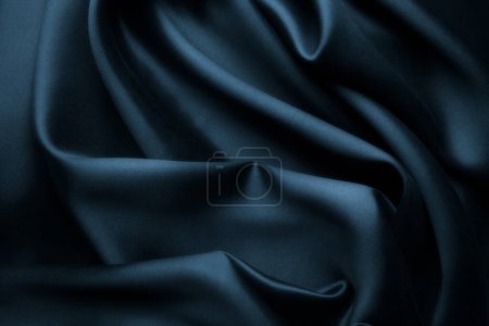 Téléchargez les photos : Élégante soie satinée bleue avec vagues, fond de texture - en image libre de droit