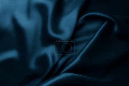 Téléchargez les photos : Élégante soie satinée bleue avec vagues, fond abstrait - en image libre de droit
