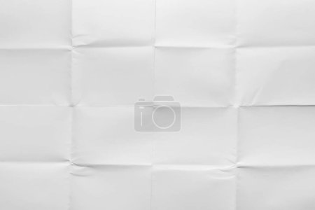Téléchargez les photos : Feuille vide pliée en seize, papier blanc brillant - en image libre de droit