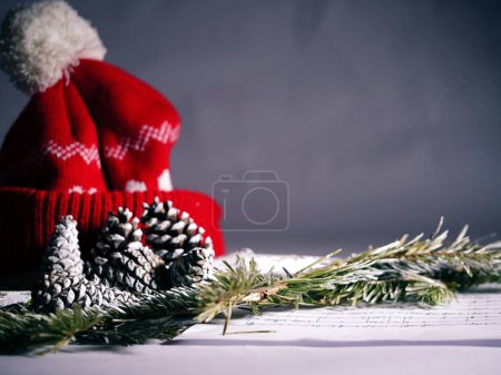 Foto de Navidad villancico hoja de música festivo fondo medio tiro enfoque selectivo - Imagen libre de derechos
