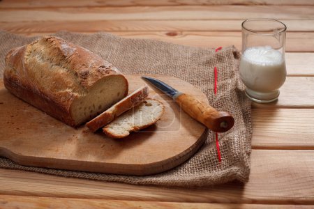 Téléchargez les photos : Pain de petit déjeuner au lait - en image libre de droit
