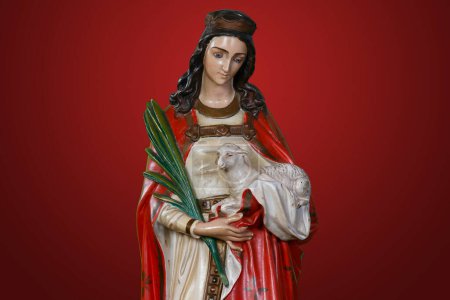 Téléchargez les photos : Statue of Agnes of Rome - Santa Ines - saint of catholic religion - en image libre de droit
