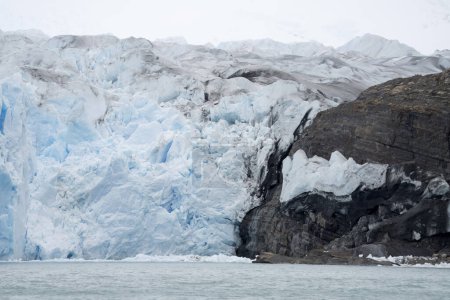 Téléchargez les photos : Langue des glaciers en Argentine. Le célèbre glacier Perito Moreno en Patagonie. Voyager en Amérique du Sud. - en image libre de droit