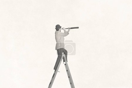 Téléchargez les photos : Illustration de l'homme au sommet de l'escalier regardant l'avenir avec télescope, concept de réussite commerciale en noir et blanc - en image libre de droit