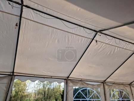 front gardens of well-occupied restaurants in summer are emptied during the winter. solution is to cover pergola with a transparent tailor made foil. can be heated by gas burner. corner, install