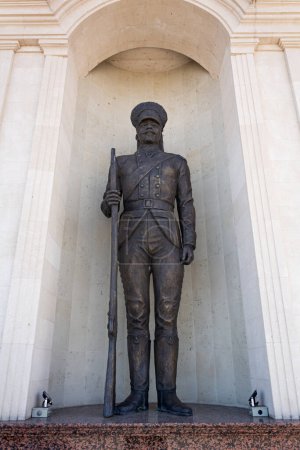 Téléchargez les photos : Sculpture de grenadier à l'entrée du parc Catherine à Tiraspol, Moldavie - en image libre de droit