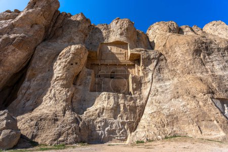 Majestuosas tumbas de reyes persas talladas en la roca dura. Estas antiguas tumbas son un testimonio de la grandeza del Imperio persa, Naqsh-Rostam, Irán.
